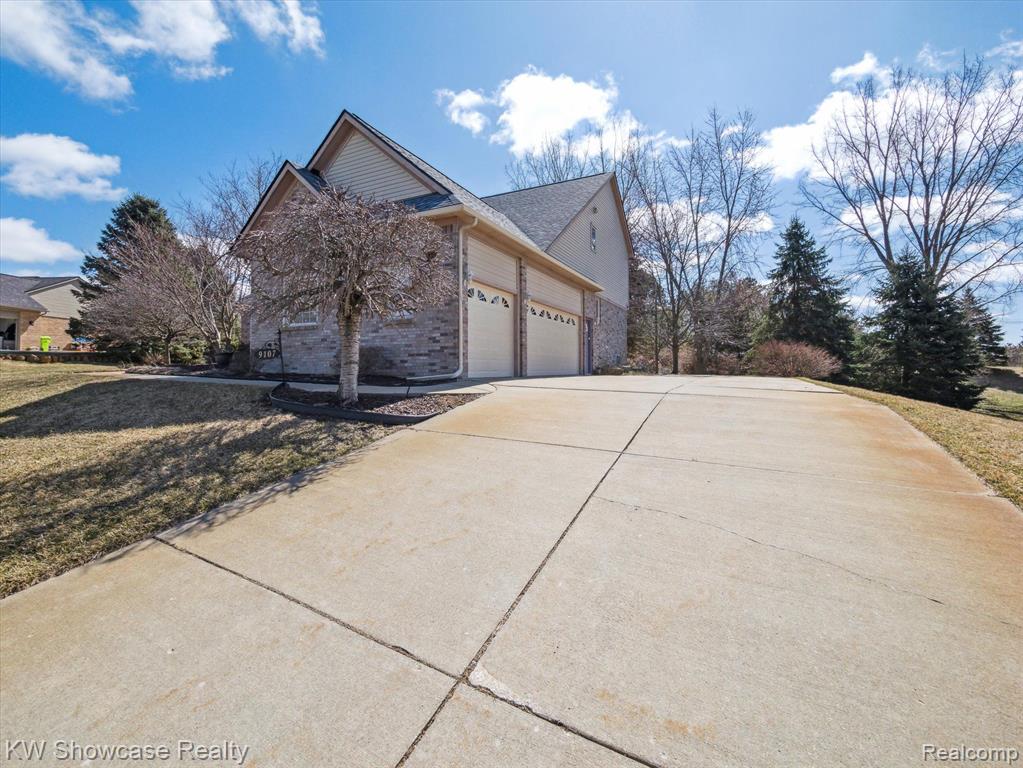 9107 ROTONDO Drive, Howell, MI 48855 — Photo 3