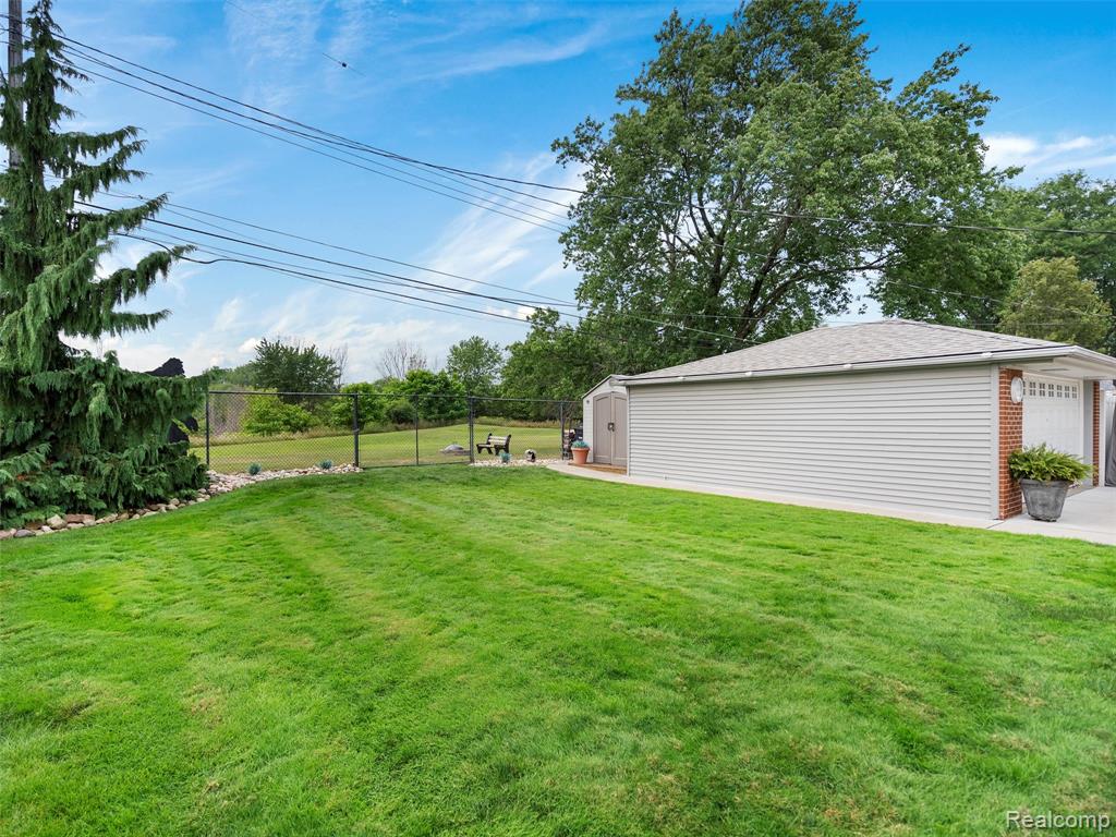 7721 Carrousel Boulevard, Westland, MI — Photo 40