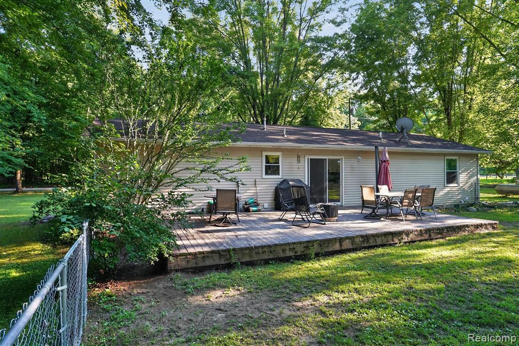 8696 Sargent Road, Fowlerville, MI 48836 — Photo 29