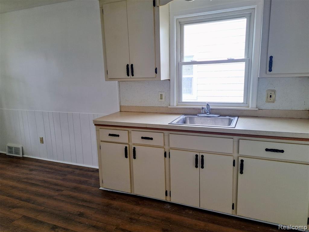 17730 Five Points Street, Redford, MI 48240 — Photo 7