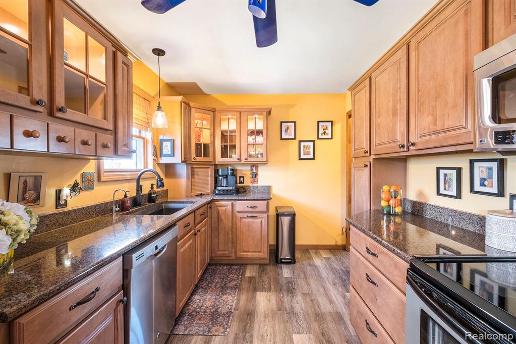 6475 HARTLAND Road, Fenton, MI 48430 — Photo 12