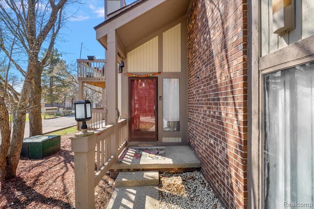 7361 Radcliff Drive, West Bloomfield, MI — Photo 4