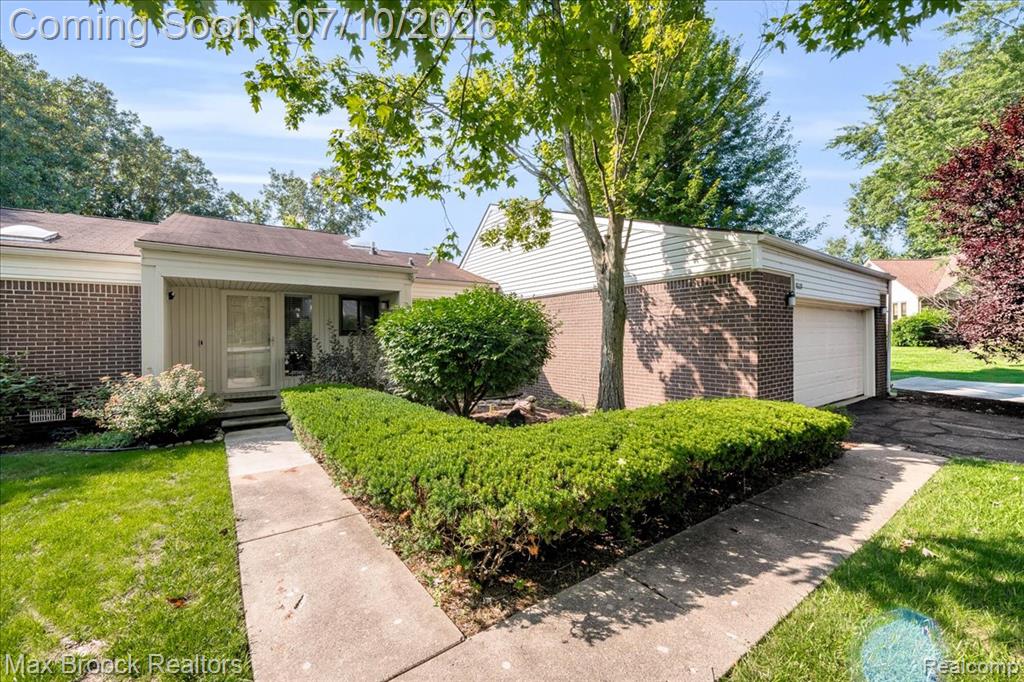 5229 Simpson Lake Road, West Bloomfield, MI 48323 — front exterior