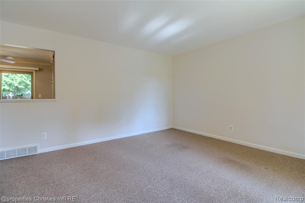 565 Center Ridge, South Lyon, MI 48178 — Photo 8