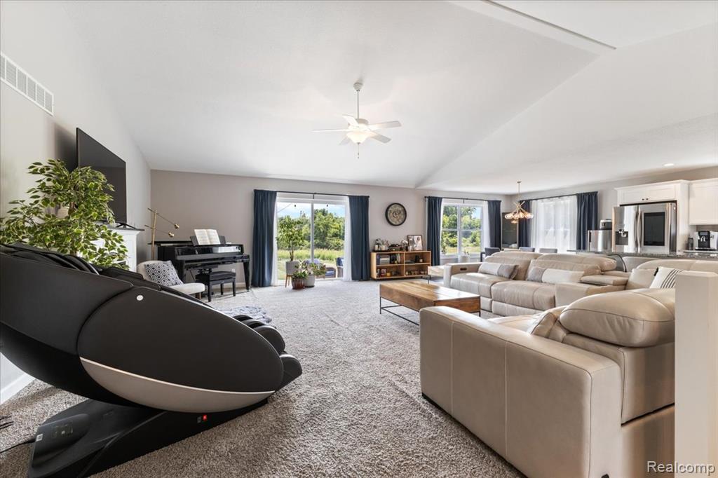 5606 Chatham Lane, Grand Blanc, MI 48439 — Photo 13