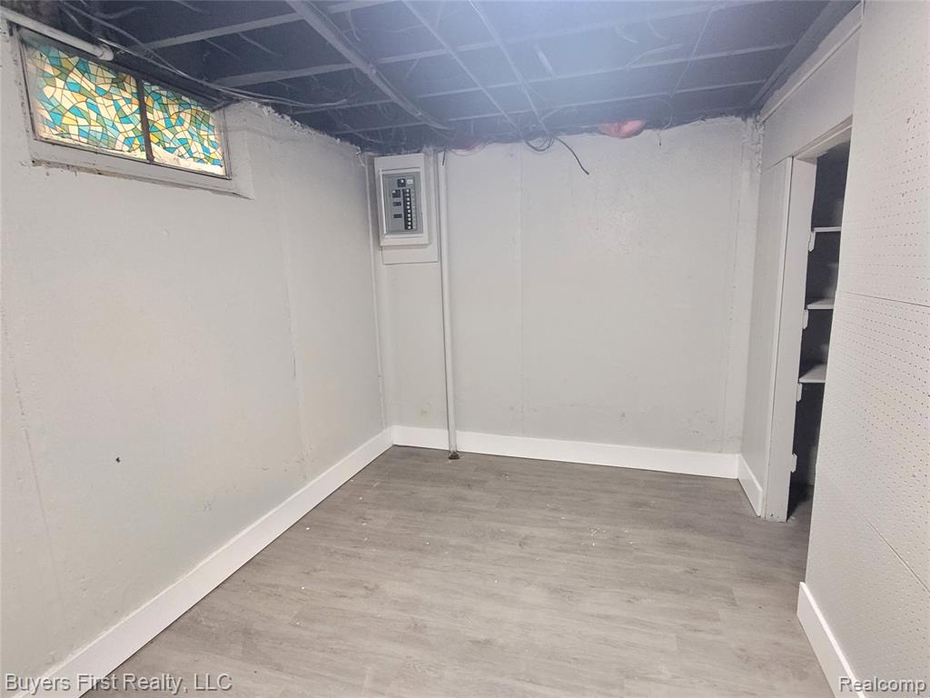 8710 Albany Street, Oak Park, MI 48237 — Photo 21