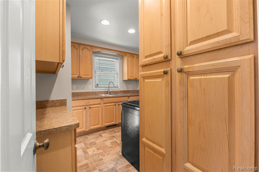 7800 Brace Street, Detroit, MI 48228 — Photo 33