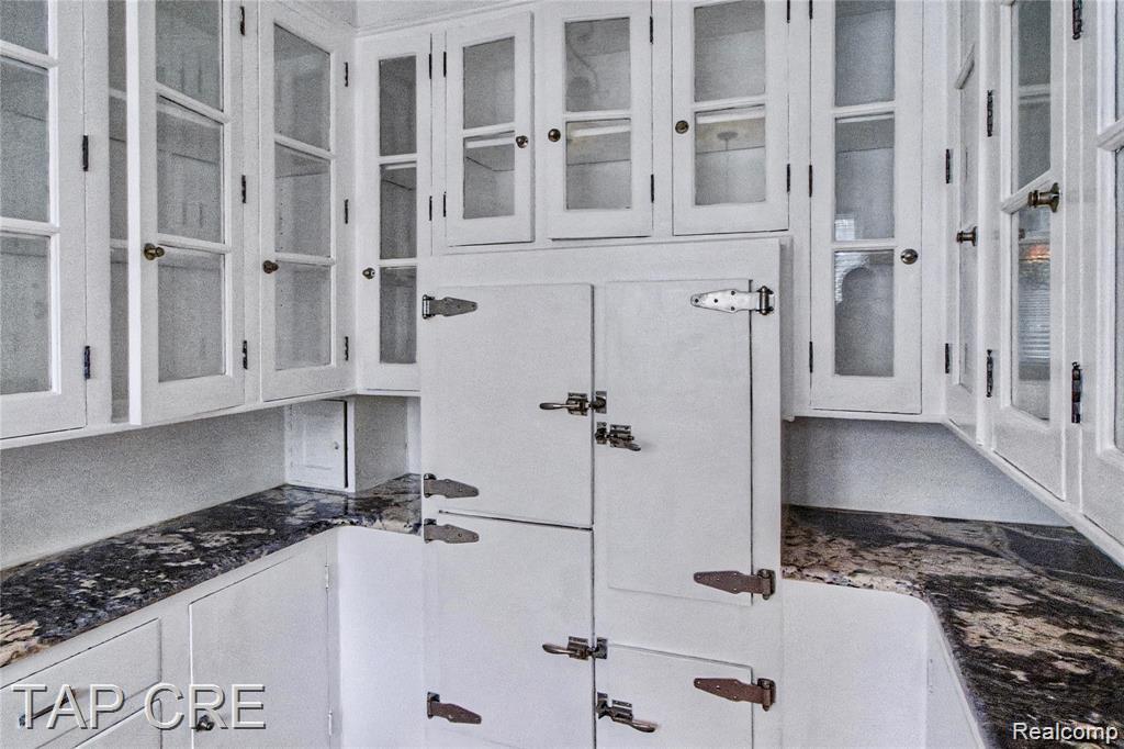 244 Arden Park Boulevard Boulevard, Detroit, MI 48202 — Photo 17
