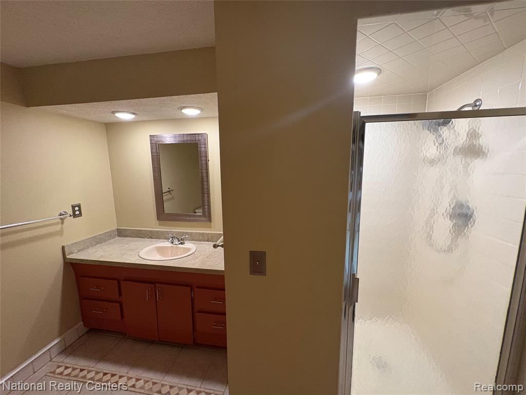 17610 Farmcrest Lane, Northville, MI 48168 — Photo 38