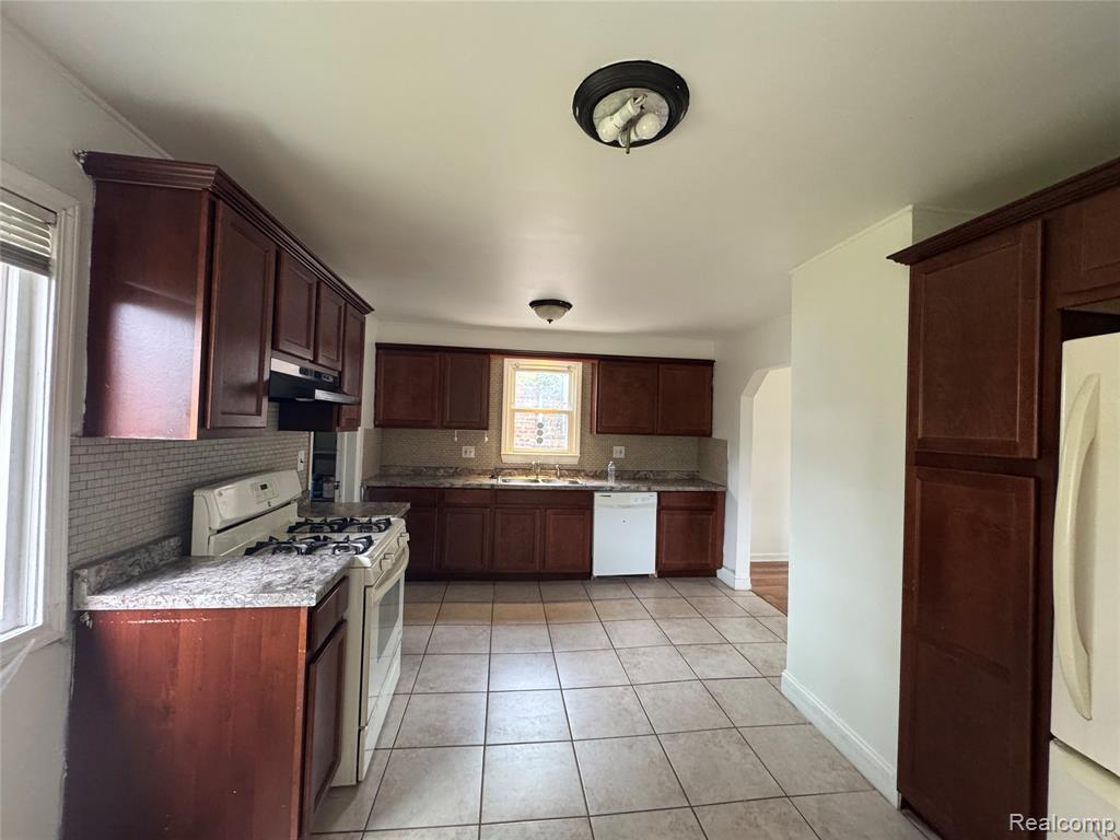 5728 Highview Street, Dearborn Heights, MI 48127 — Photo 7