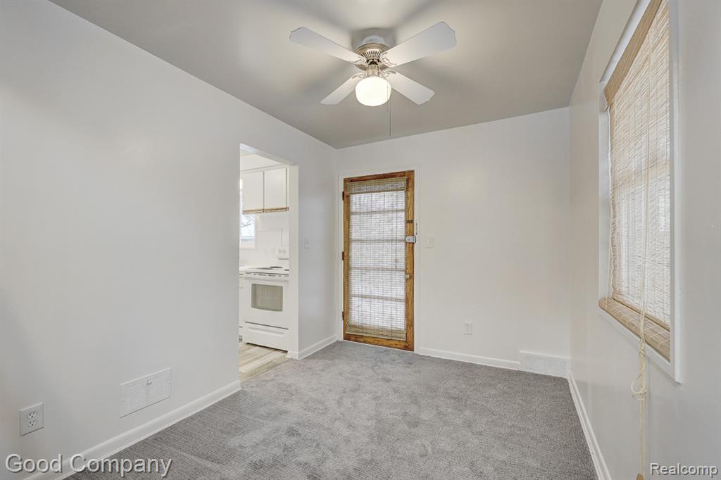 6958 Town Lane, Dearborn Heights, MI 48127 — Photo 8