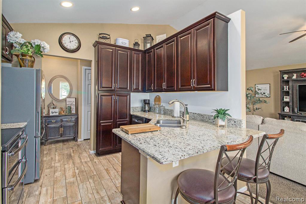 10177 Hawthorne Ridge Road, Goodrich Vlg, MI — Photo 8
