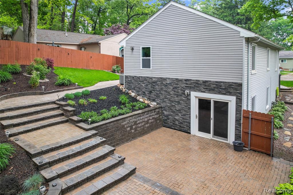 901 Ridge Road, Lake Orion, MI 48362 — Photo 15