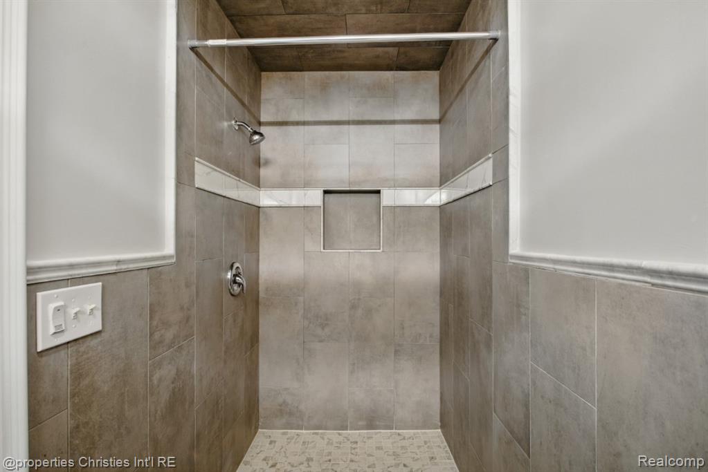 18051 Locherbie Avenue, Beverly Hills, MI 48025 — Photo 22