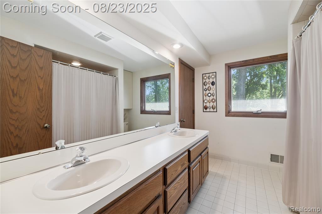 55138 Lordona Lane, Shelby Twp, MI 48315 — Photo 20