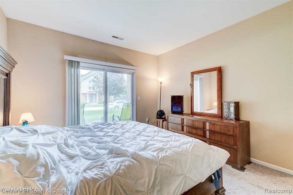 28104 CHESAPEAKE Circle, 334, Walled Lake, MI 48390 — Photo 20