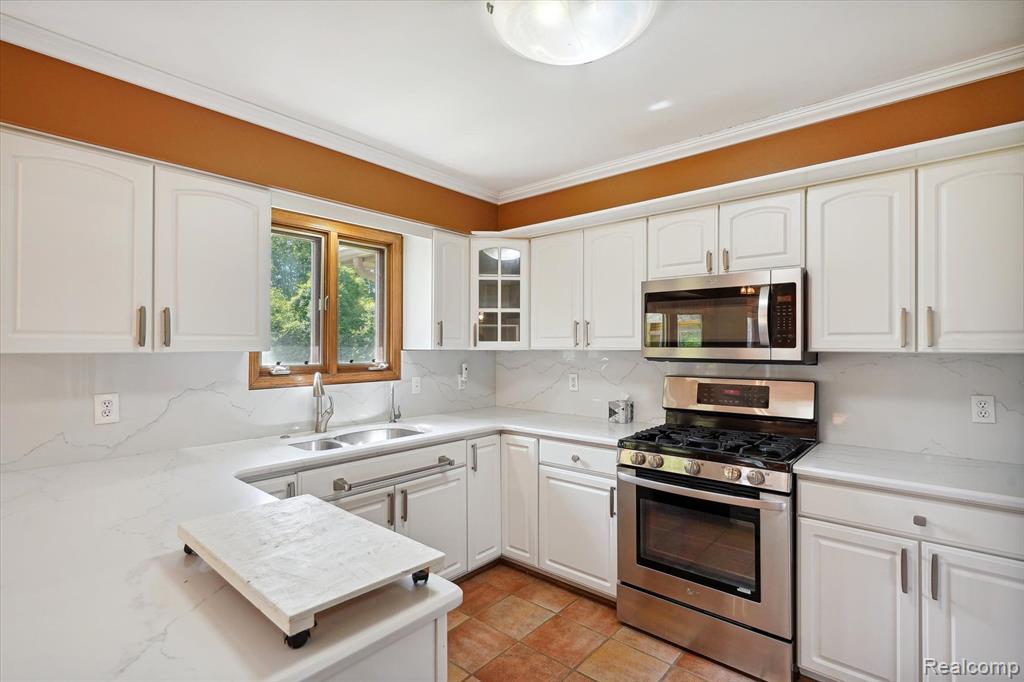 4747 WINDBERRY Lane, Milford, MI 48380 — Photo 10