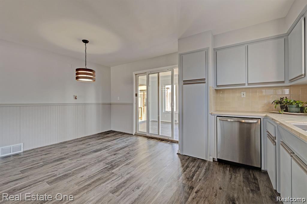 45752 JEFFERSON Avenue, Chesterfield, MI 48047 — Photo 14