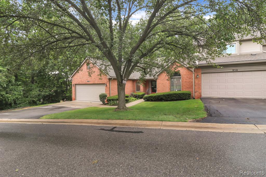 860 Woodridge Hills Drive, 95, Brighton, MI 48116 — Photo 37