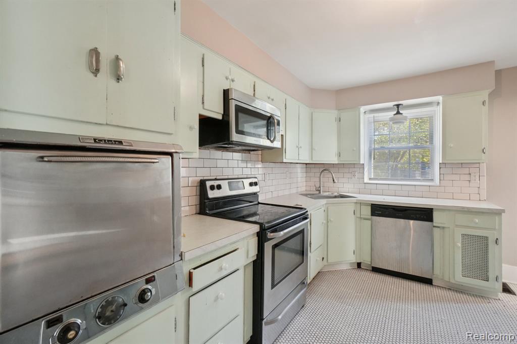 611 S West Street, Royal Oak, MI 48067 — Photo 18