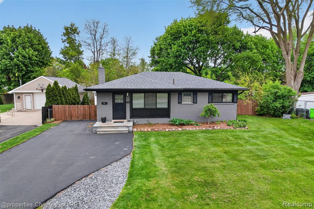 720 Manordale Court, Milford, MI 48381 — Photo 2