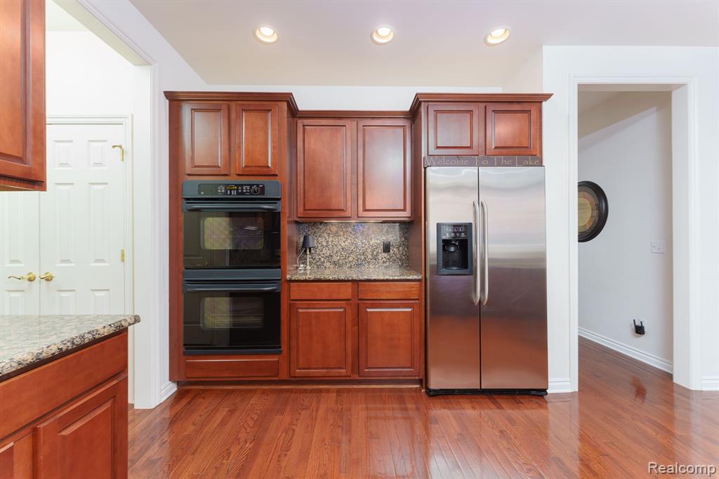 10769 CLIFFVIEW Drive, South Lyon, MI 48178 — Photo 19