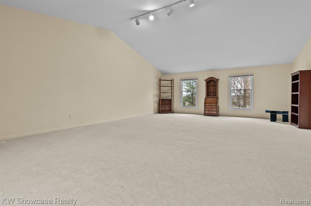 5294 BRIDGE Trail E, Commerce Twp, MI 48382 — Photo 23