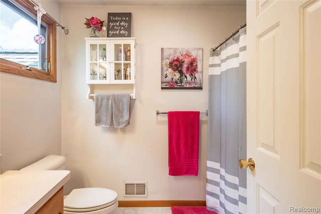 597 Cardigan Court, Saline, MI 48176 — Photo 32