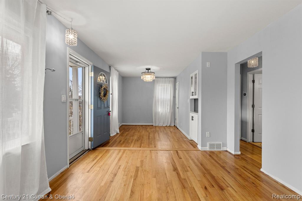 4615 MANDALAY Avenue, Royal Oak, MI 48073 — Photo 13