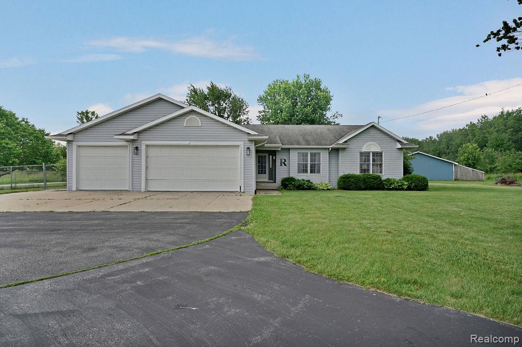 3334 E Freeland Road, Freeland, MI 48623 — Photo 2
