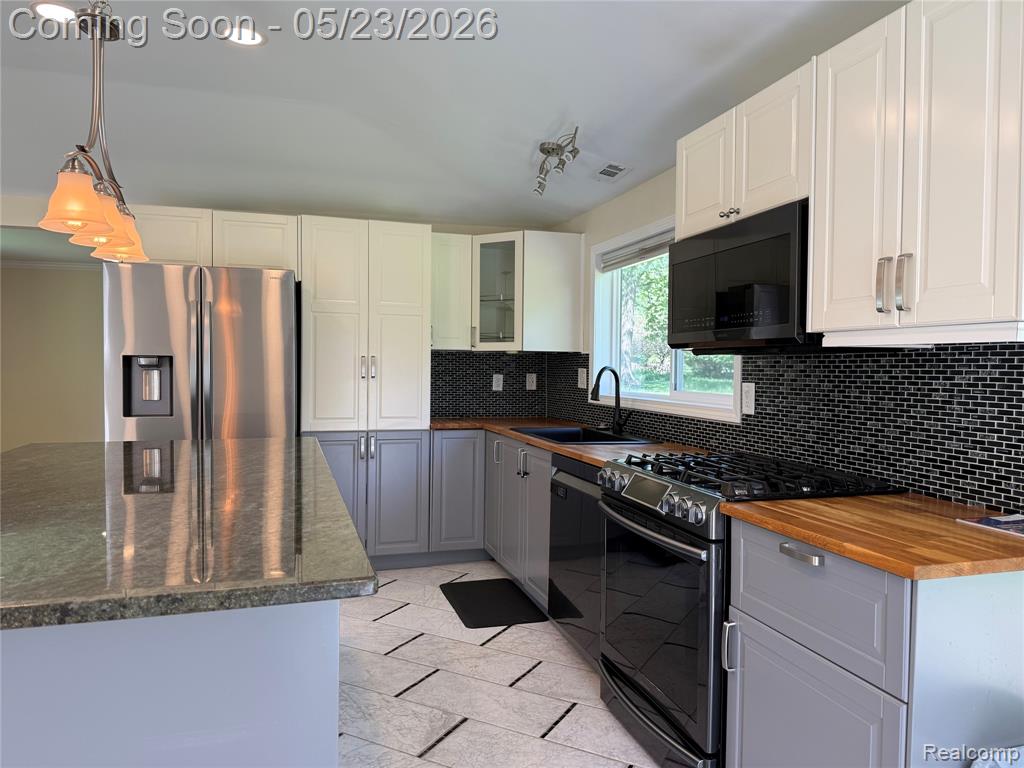 896 Grace Avenue, Rochester Hills, MI 48307 — Photo 10