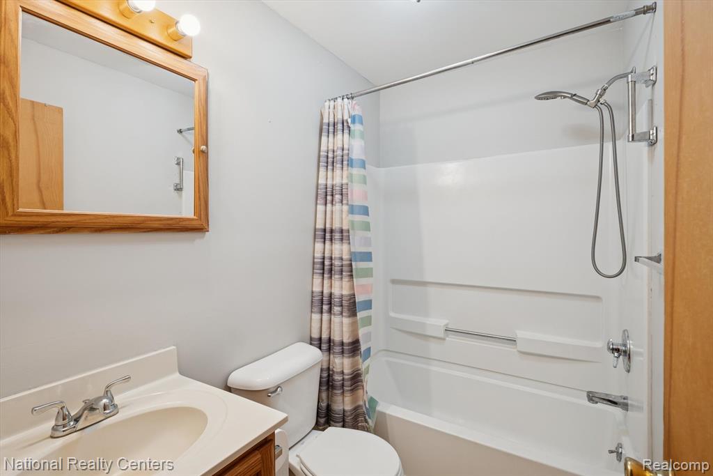 5644 Croissant Street, Dearborn Heights, MI 48125 — Photo 16