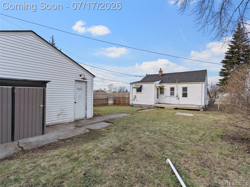904 E Otis Avenue, Hazel Park, MI 48030 — Photo 6