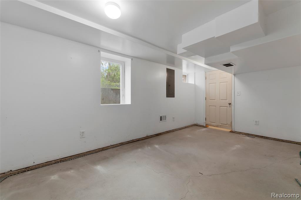 811 Miller Road, Lake Orion, MI 48362 — Photo 29