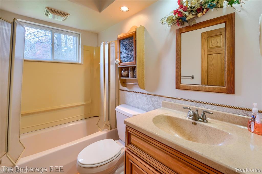 9370 Vienna Road, Otisville, MI 48463 — Photo 20