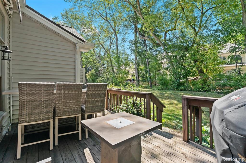 657 WOODSIDE Drive, Milford, MI 48381 — Photo 37