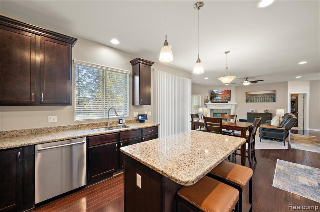 4366 S Lake Lane, Shelby Twp, MI 48316 — Photo 29