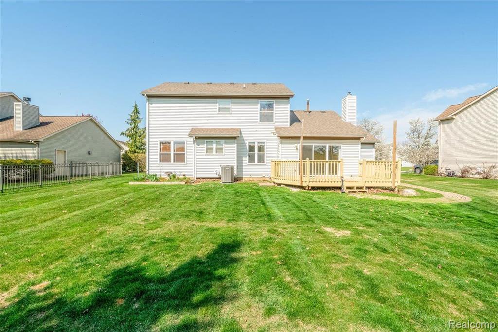 9429 MADISON Drive, Belleville, MI 48111 — Photo 34