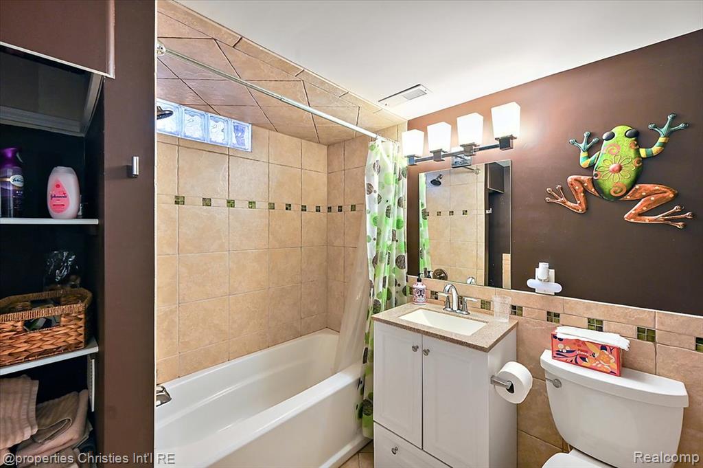 26010 Marlowe Place, Oak Park, MI 48237 — Photo 50