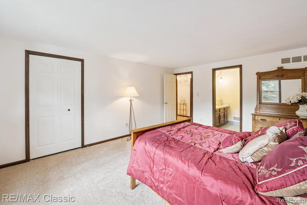 1561 Waters Edge Court, Wixom, MI 48393 — Photo 37