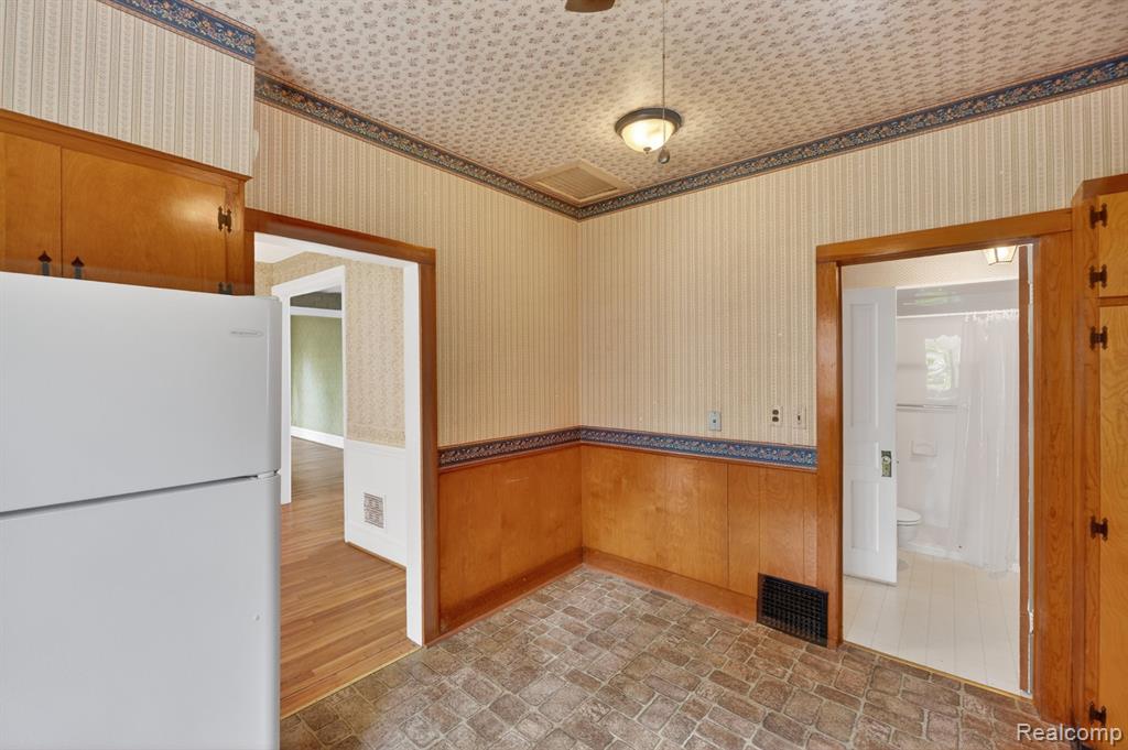 516 W Washington Street, Howell, MI 48843 — Photo 13