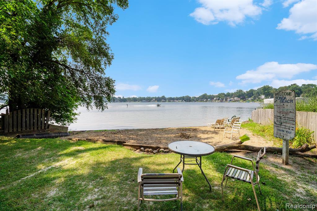 5905 Fonda Lake Drive, Brighton, MI 48116 — Photo 25