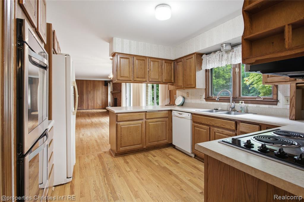 7110 Paterese Drive, Bloomfield Hills, MI 48301 — Photo 12