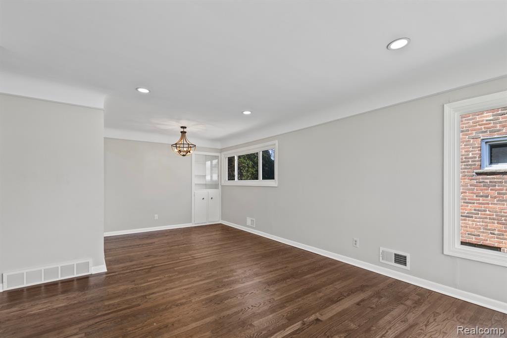 33091 Barton Street, Garden City, MI — Photo 3