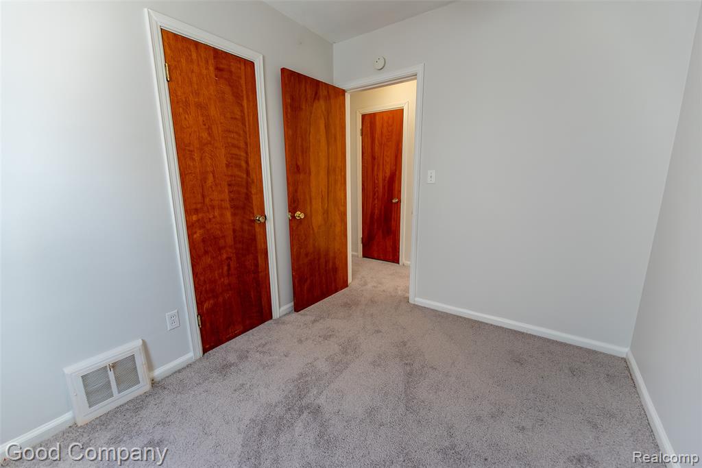 18953 Woodcrest Street, Harper Woods, MI 48225 — Photo 38