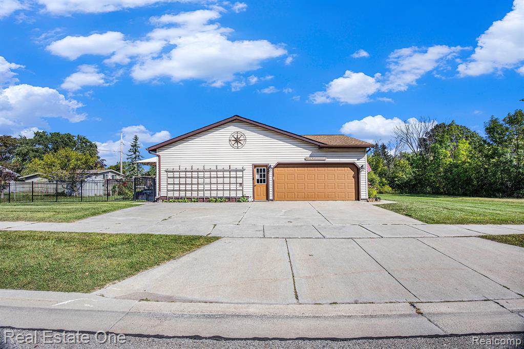 598 Tennessee Avenue, Marysville, MI 48040 — Photo 27