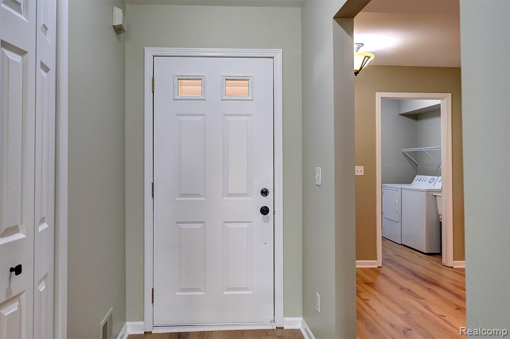 1852 N Kenwyck Drive, Ypsilanti, MI 48198 — Photo 11