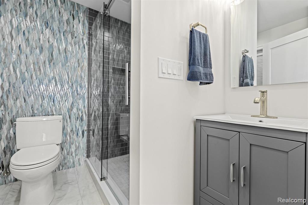 5494 Putnam Drive, West Bloomfield, MI 48323 — Photo 35