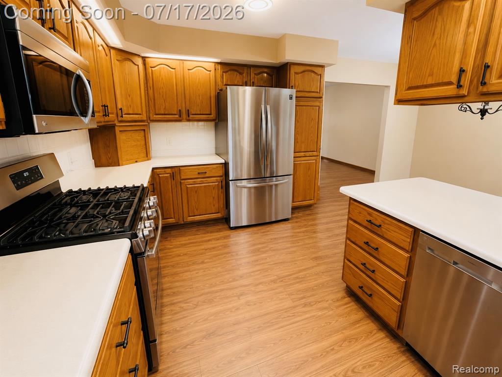 810 E Liberty Street, Chesaning, MI 48616 — Photo 2