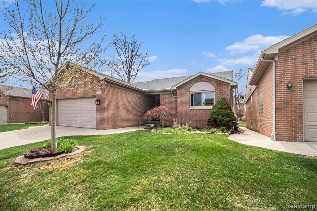 404 WALNUT Drive, 34, South Lyon, MI 48178 — Photo 4